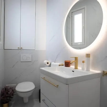 Апартаменты Beau Sous-plex Avec Jacuzzi