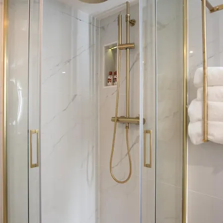 Beau Sous-plex Avec Jacuzzi Appartement